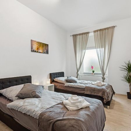Zentrale Lage ... Ideal Fuer Geschaeftsleute, Monteure, Familien...3 Zimmer, Wlan, Smarttv Mettmann Ngoại thất bức ảnh
